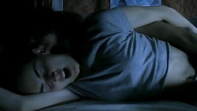 Kurva felesége Deb a kék fehérnemű harisnyájában és a ingyen nézhető sex filmek magas sarkú anális játékban